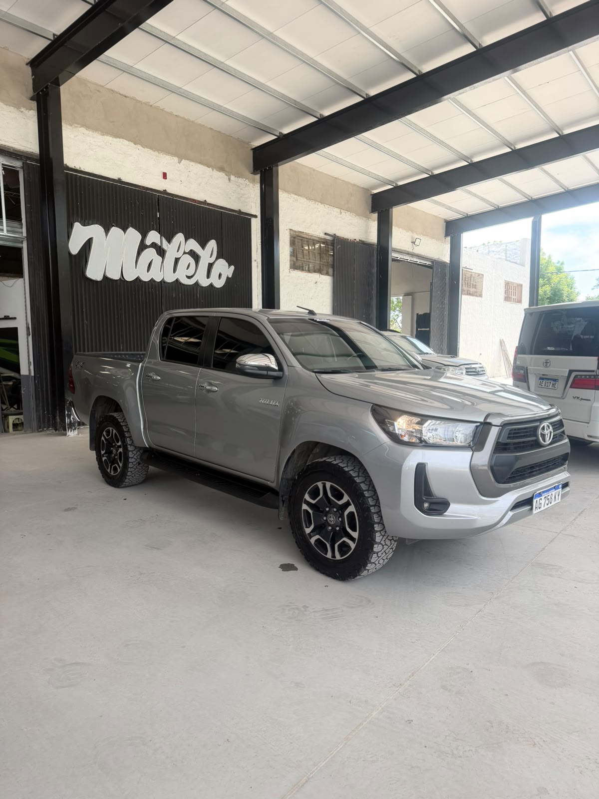 TOYOTA - HILUX   SR   4X4  - AUTOMÁTICA  - 2024